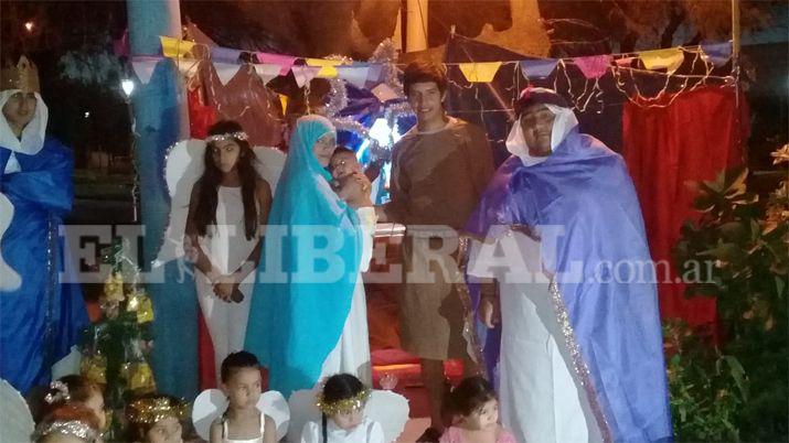 Jóvenes de la Renovación Carismtica recrearon un pesebre viviente
