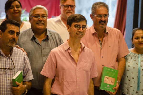 En Quimiliacute se hizo la presentacioacuten del libro Tierra y Sociedad en Santiago del Estero