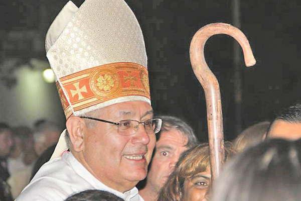 Monsentildeor Chaacutevez volvioacute a la ciudad para celebrar la misa de Nochebuena