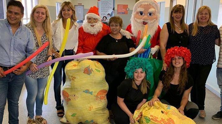 Diputados santiaguentildeos llevaron regalos a nintildeos del Cepsi