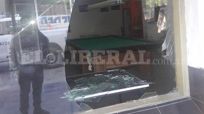 Una pelea entre bandas terminoacute con serios destrozos en conocido bar