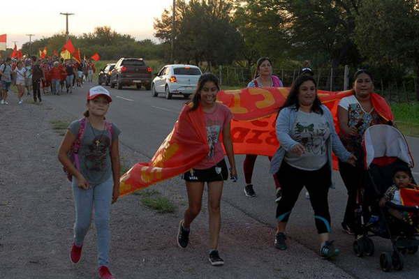 Motivados por su profunda fe en San Esteban miles de loretanos reeditaron la tradicional peregrinacioacuten hacia Sumamao