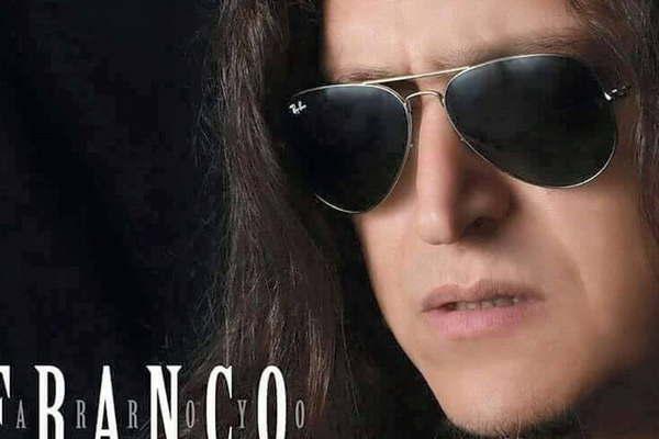 Con su cumbia romaacutentica Franco Arroyo es El mismo el uacutenico  