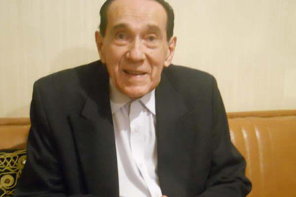 Entregaraacuten el tiacutetulo de Dr Honoris Causa al profesor Oreste Pereyra