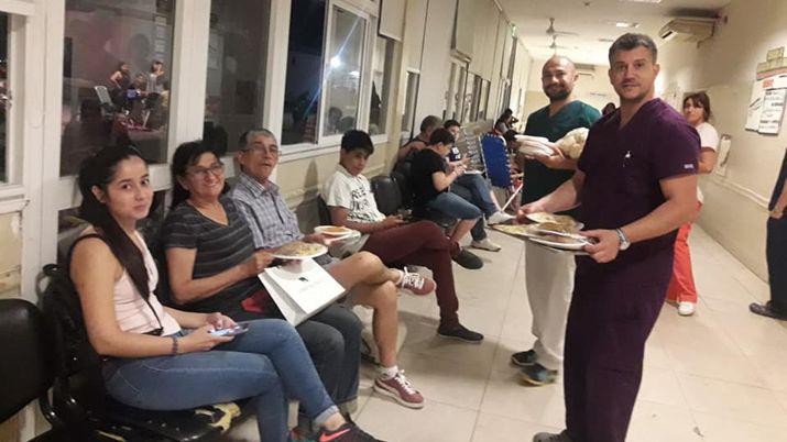 Enorme gesto de meacutedicos del Hospital Regional en Noche Buena