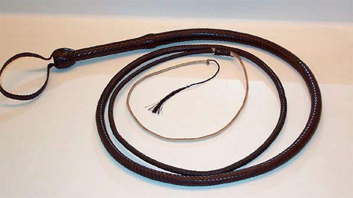 Un hombre fue detenido tras agredir con un laacutetigo a su pareja