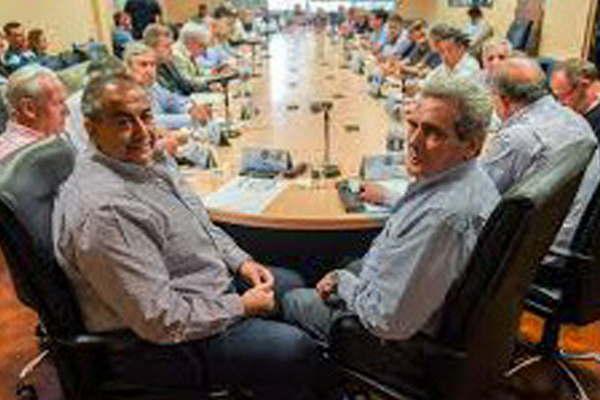 CGT pide elevar el salario miacutenimo a 24241 por inflaci