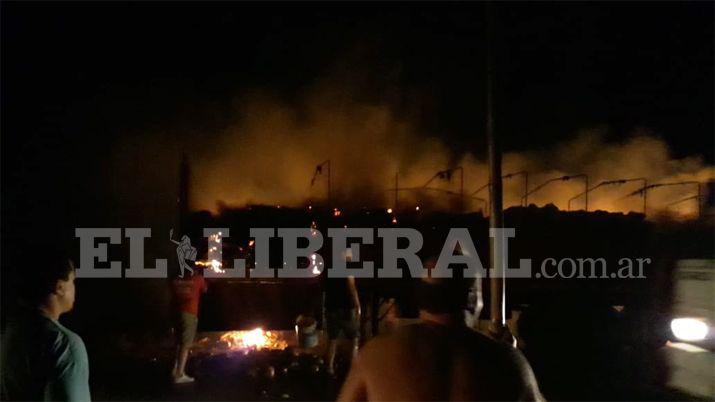 Se incendioacute camioacuten que transportaba melones y zapallos