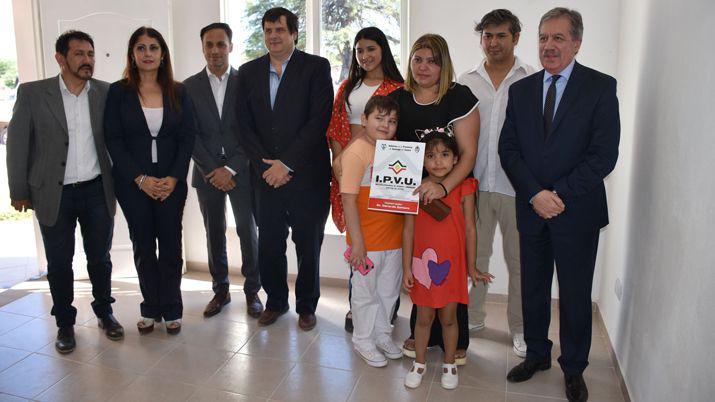 El Gobierno entregoacute un barrio de 40 viviendas en Fernaacutendez