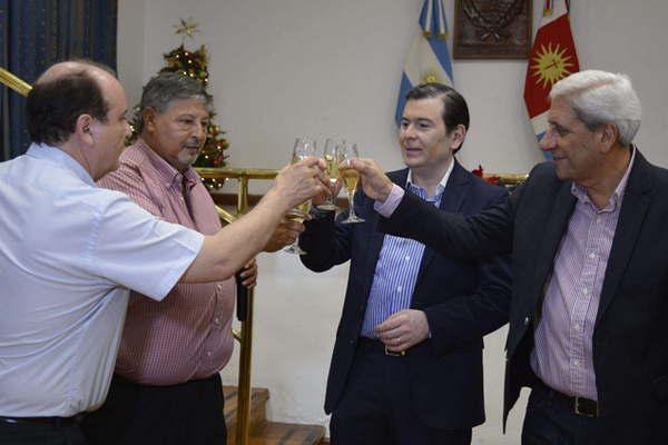 El gobernador se preocupa por la situacioacuten de los gremios 