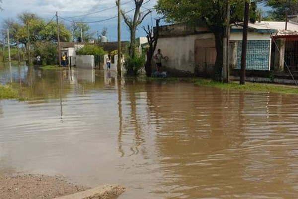 Es criacutetica la situacioacuten en Antildeatuya por las lluvias con cientos de afectados