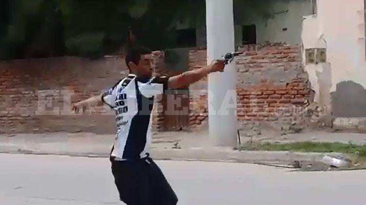 VIDEO  Dos bandas se enfrentaron a los tiros y hay dos heridos