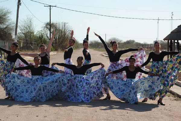 Joacutevenes del Km 49 fueron seleccionados para bailar en el festival de Jesuacutes Mariacutea