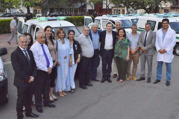 El gobernador Zamora entregoacute 40 ambulancias al Ministerio  de Salud de la provincia