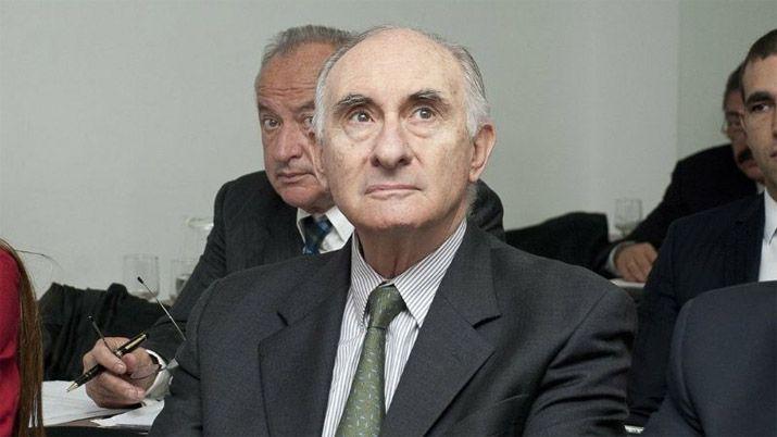 Fernando de la Ruacutea permanece internado en estado grave