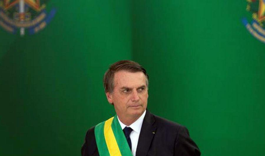 Bolsonaro pide aprobar la ley que prohiacutebe juzgar a policiacuteas por hechos en servicio