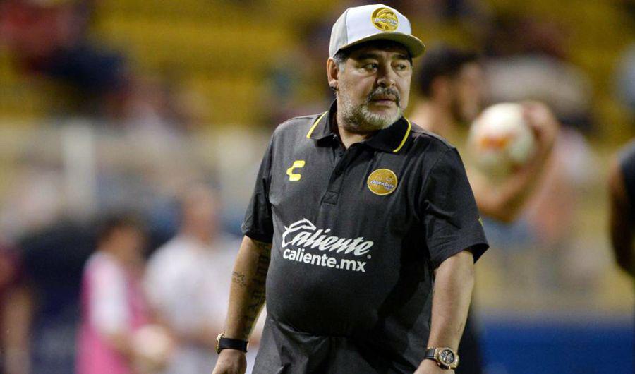 Diego Maradona seguiraacute como DT de Dorados
