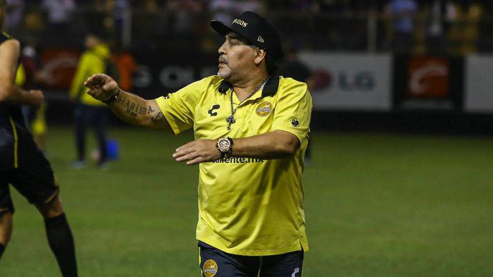 Tras maacutes de tres horas Maradona recibioacute el alta