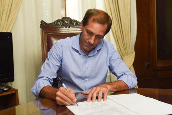 El intendente de La Plata vetoacute un aumento del 25-en-porciento- para los concejales