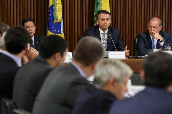 Bolsonaro dice que EEUU podriacutea tener una base militar en Brasil