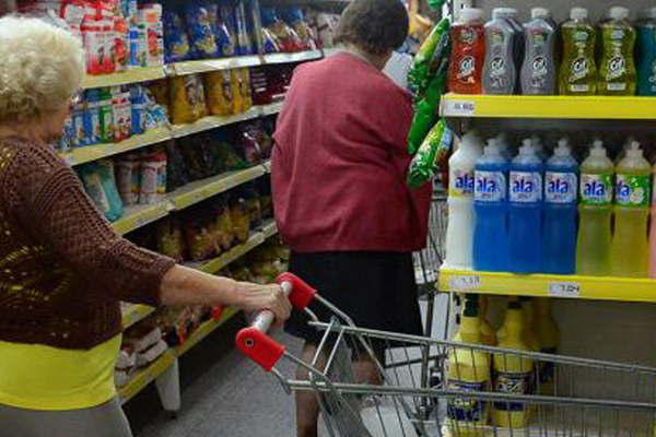 En el interior del paiacutes 1 de cada 2 preveacute una inflacioacuten mayor a 35-en-porciento- para este antildeo