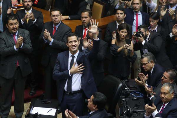El Parlamento opositor denuncioacute a Maduro como usurpador