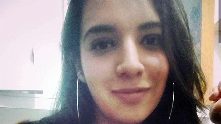 Una joven lucha por su vida tras ser baleada por su ex novio