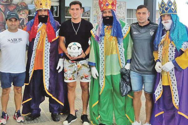 Los Reyes Magos se vistieron con los colores del Ferroviario y el Aurinegro 