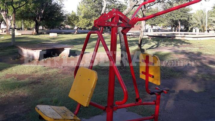 Bronca e indignacioacuten por destrozos en maacutequinas de la plaza Absaloacuten Rojas