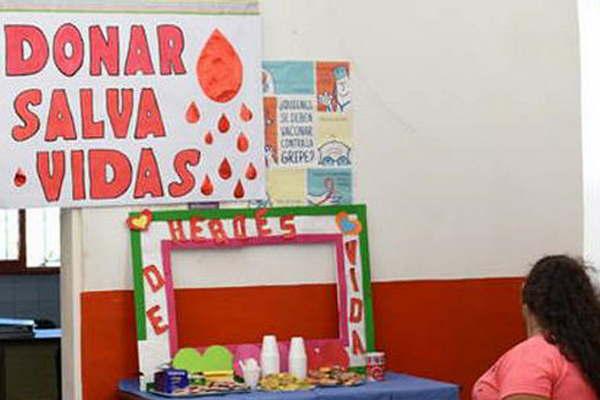 Instan a santiaguentildeos a realizar donacioacuten voluntaria de sangre