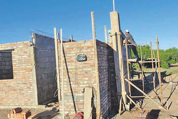Construyen nuevas viviendas sociales para beneficiar a varias familias de Cantildeada Escobar