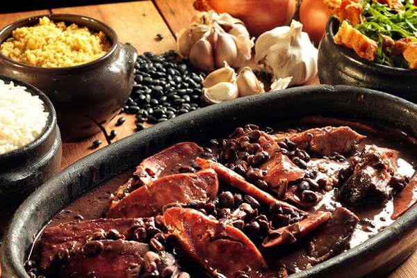 Gastronomiacutea- los platos tiacutepicos y adictivos  que debes probar si vacacionas en Brasil