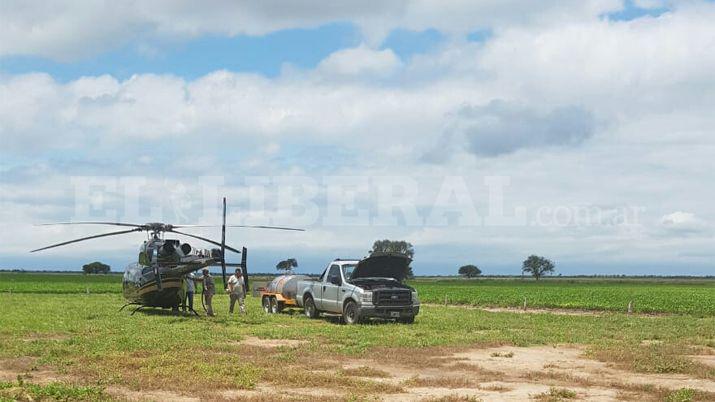 Helicoacuteptero del Gobierno evacua vecinos de zonas inundadas
