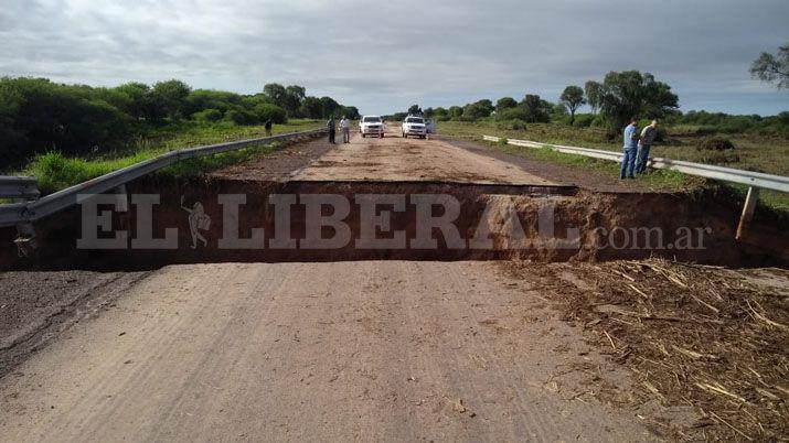 VIDEOS  Impactantes imaacutegenes del derrumbe sobre la Ruta 34