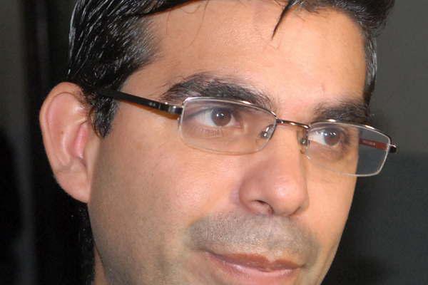 Aceptoacute llevarla en moto a la casa y la violoacute en el camino