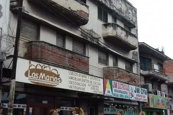 Alerta por peligro de derrumbe de edificio