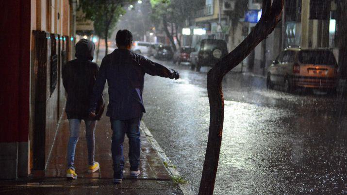 Otra vez Santiago en alerta por abundantes precipitaciones