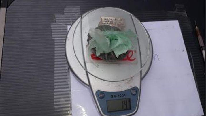 Detuvieron a una mujer con 14 gramos de marihuana en su poder