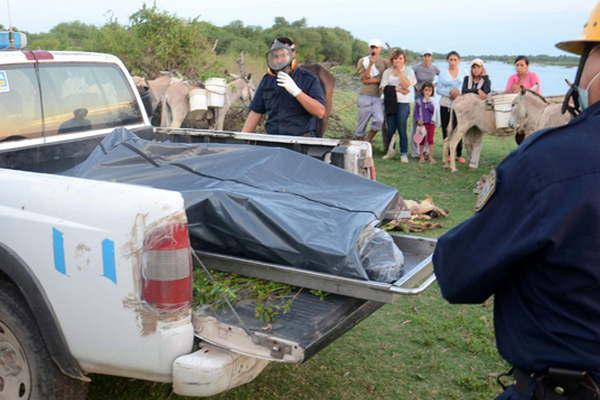 Hallan el cadaacutever del joven que cayoacute en el riacuteo Dulce