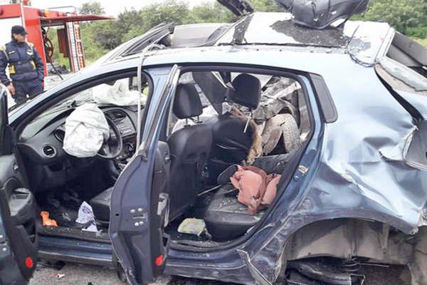 Choque frontal de vehiacuteculos se cobroacute la vida de dos personas en Santo Domingo