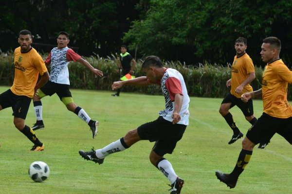 El Aurinegro disputoacute su primer ensayo amistoso