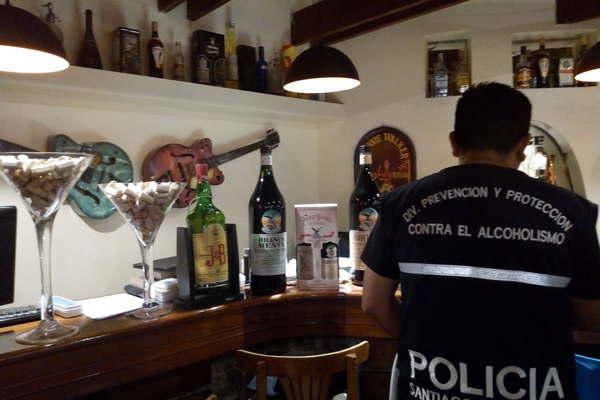 Desalojan una fiesta clandestina con 150 personas y sin permisos 