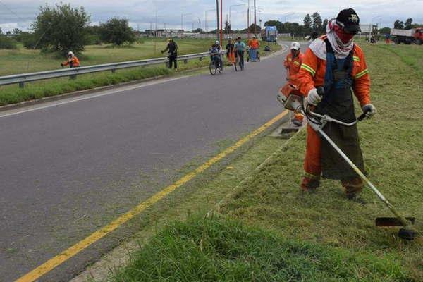 Realizaron tareas de limpieza en barrios de la zona oeste