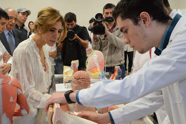 En 2021 Santiago tendraacute los primeros meacutedicos egresados de la Unse y vendraacuten los posgrados