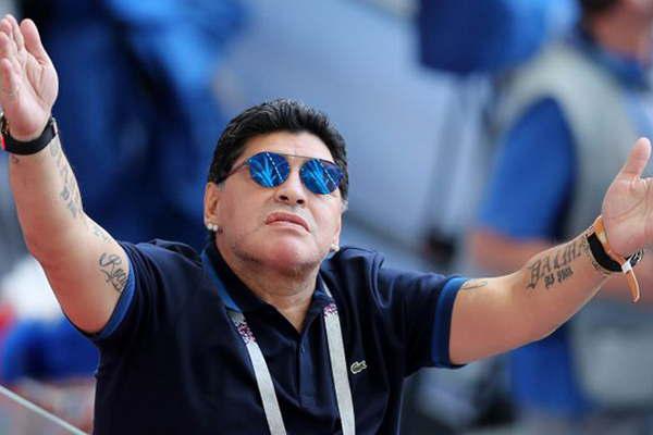 Tras operacioacuten exitosa Maradona recibioacute el alta