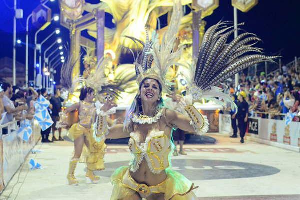 Ante maacutes de 20000 personas se abrioacute El Carnaval del Paiacutes