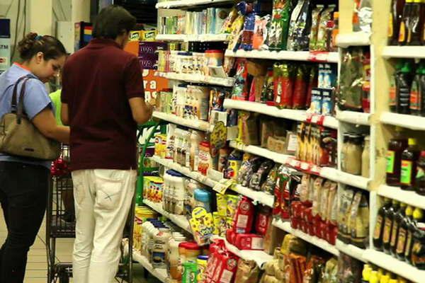 Consumidores llaman a pelear precios y aprovechar al maacuteximo los diacuteas de ofertas