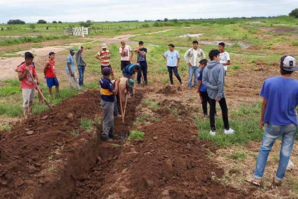 En zonas del departamento Figueroa buscan prevenir las inundaciones