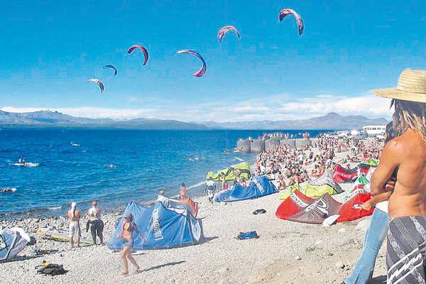 Maacutes de 53000 turistas gastaron 138 millones hasta ayer en Bariloche