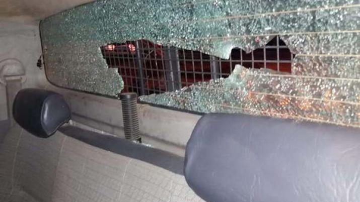 Cuatro policiacuteas fueron atacados a piedrazos en el barrio Bosco II